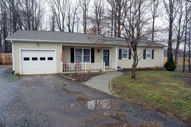 1554 Castell Lane Hickory NC 28601