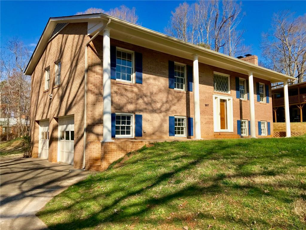 1897 Woodridge Circle Hickory NC 28602