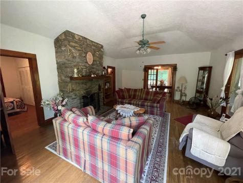 20 Deavermont Circle Asheville NC 28806