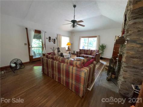 20 Deavermont Circle Asheville NC 28806