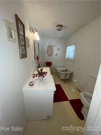 20 Deavermont Circle Asheville NC 28806