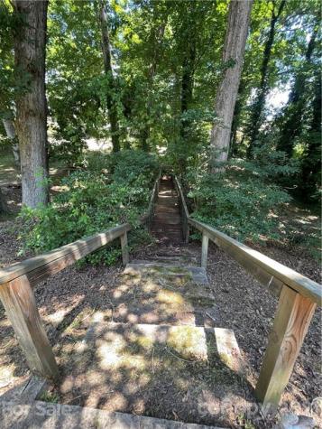 20 Deavermont Circle Asheville NC 28806