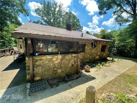 20 Deavermont Circle Asheville NC 28806