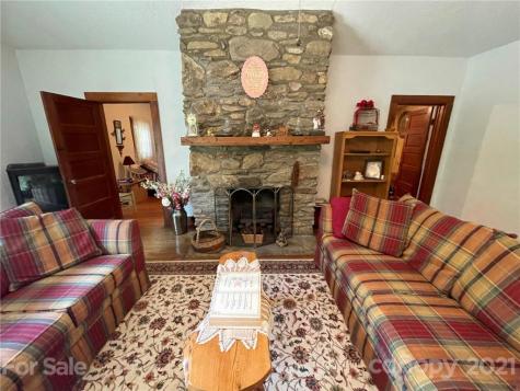 20 Deavermont Circle Asheville NC 28806