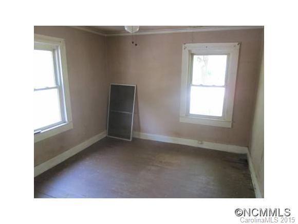 29 Oak Hill Circle Asheville NC 28806