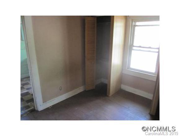 29 Oak Hill Circle Asheville NC 28806