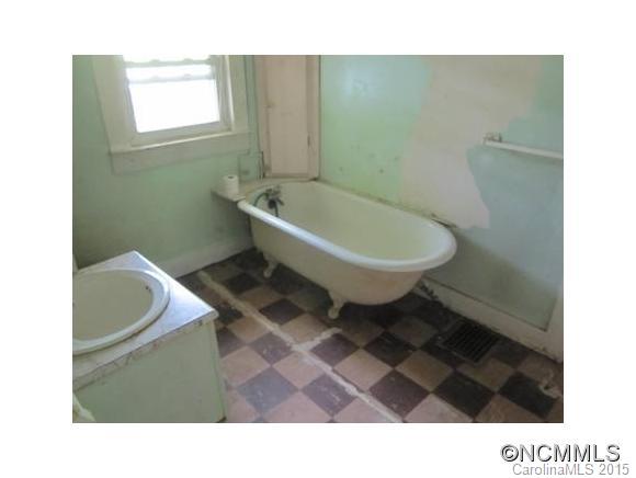 29 Oak Hill Circle Asheville NC 28806