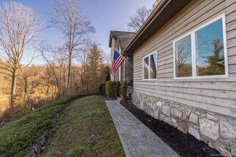 48 Cairnes Circle Canton NC 28716