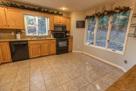 48 Cairnes Circle Canton NC 28716