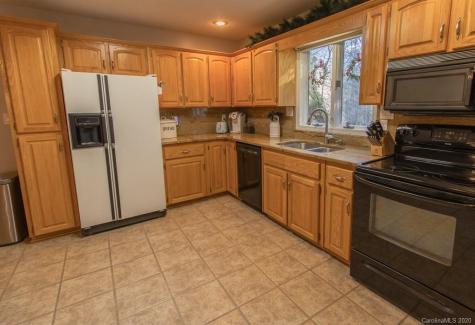 48 Cairnes Circle Canton NC 28716