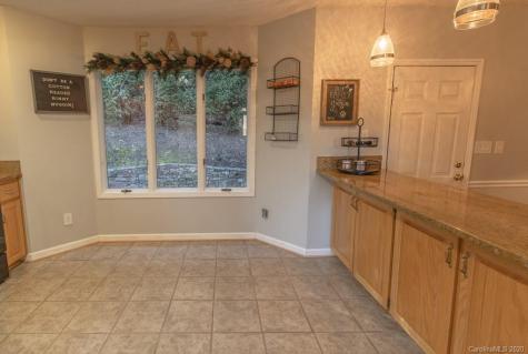 48 Cairnes Circle Canton NC 28716