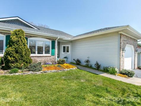 7 Country Meadows Lane Hendersonville NC 28792