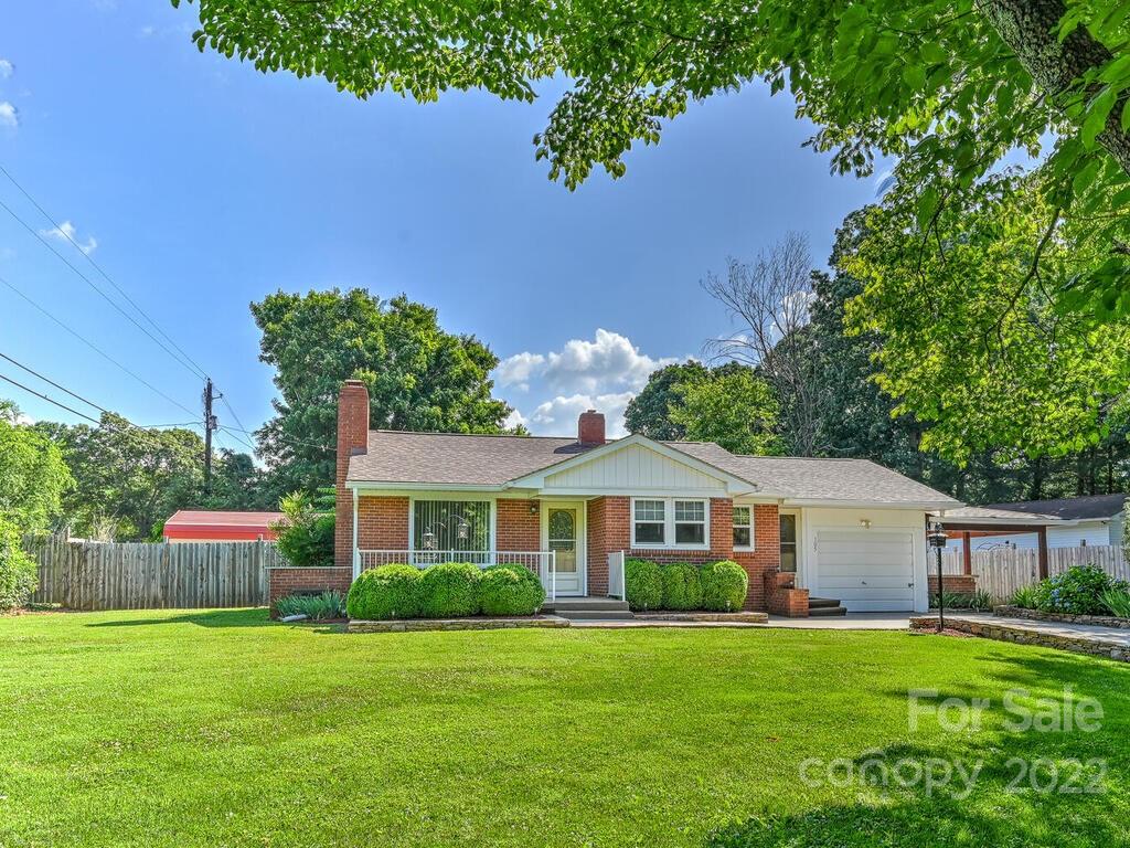 105 E Charleston Avenue Swannanoa NC 28778