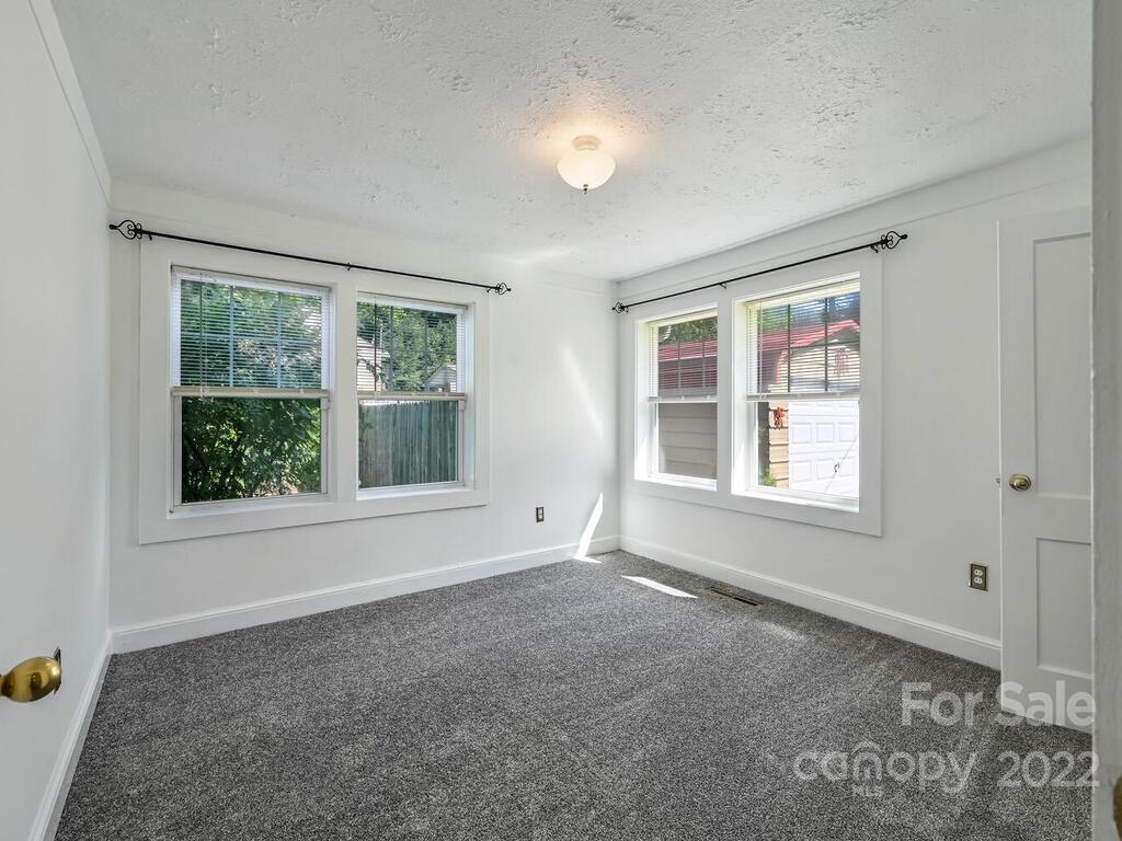 105 E Charleston Avenue Swannanoa NC 28778