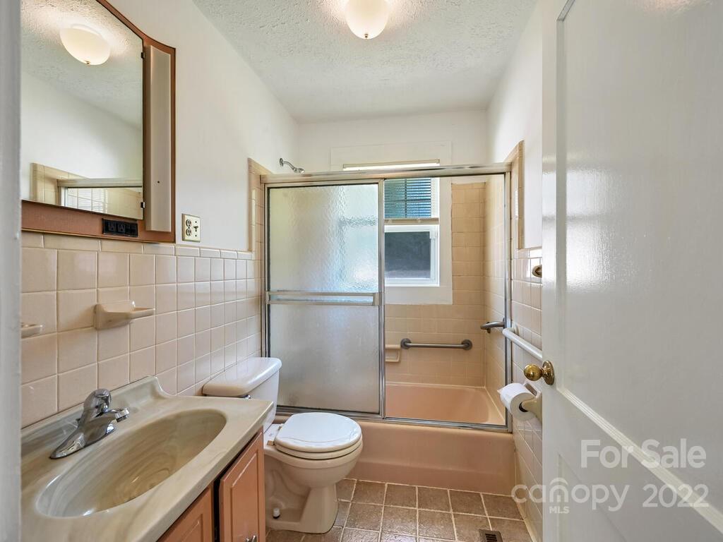 105 E Charleston Avenue Swannanoa NC 28778