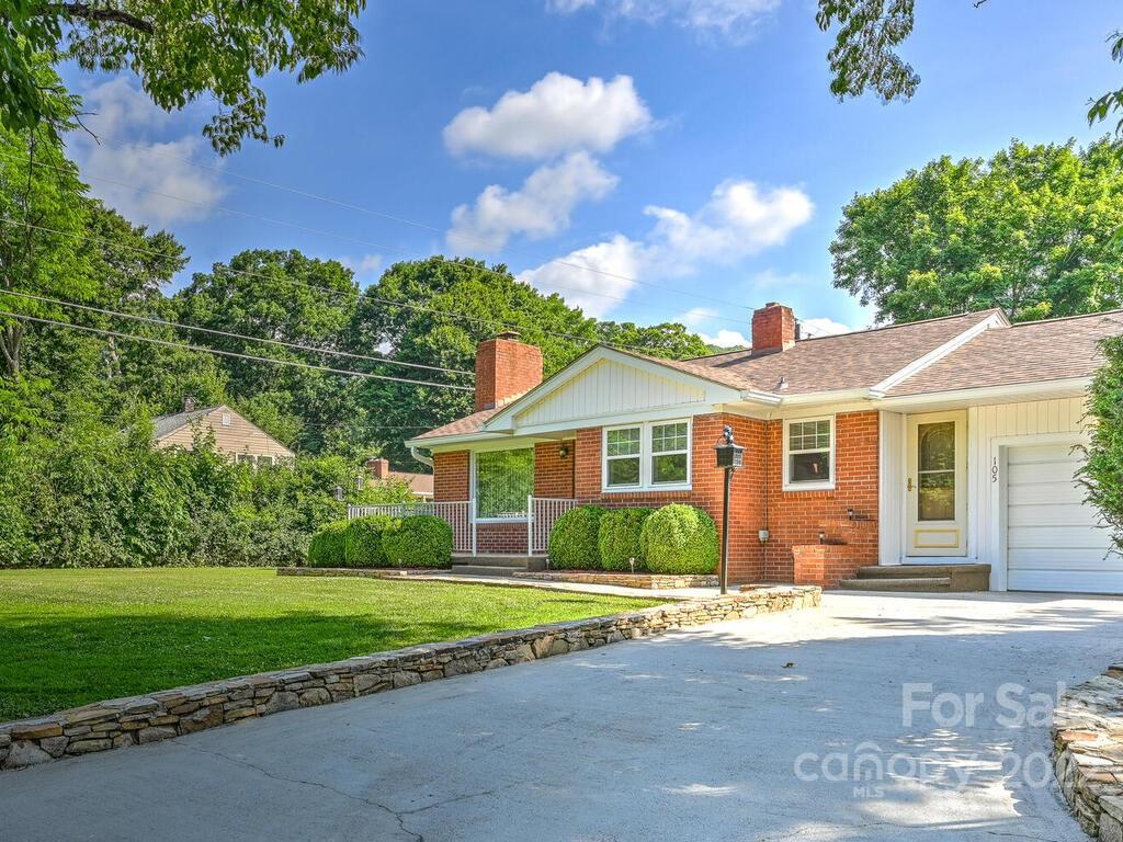 105 E Charleston Avenue Swannanoa NC 28778