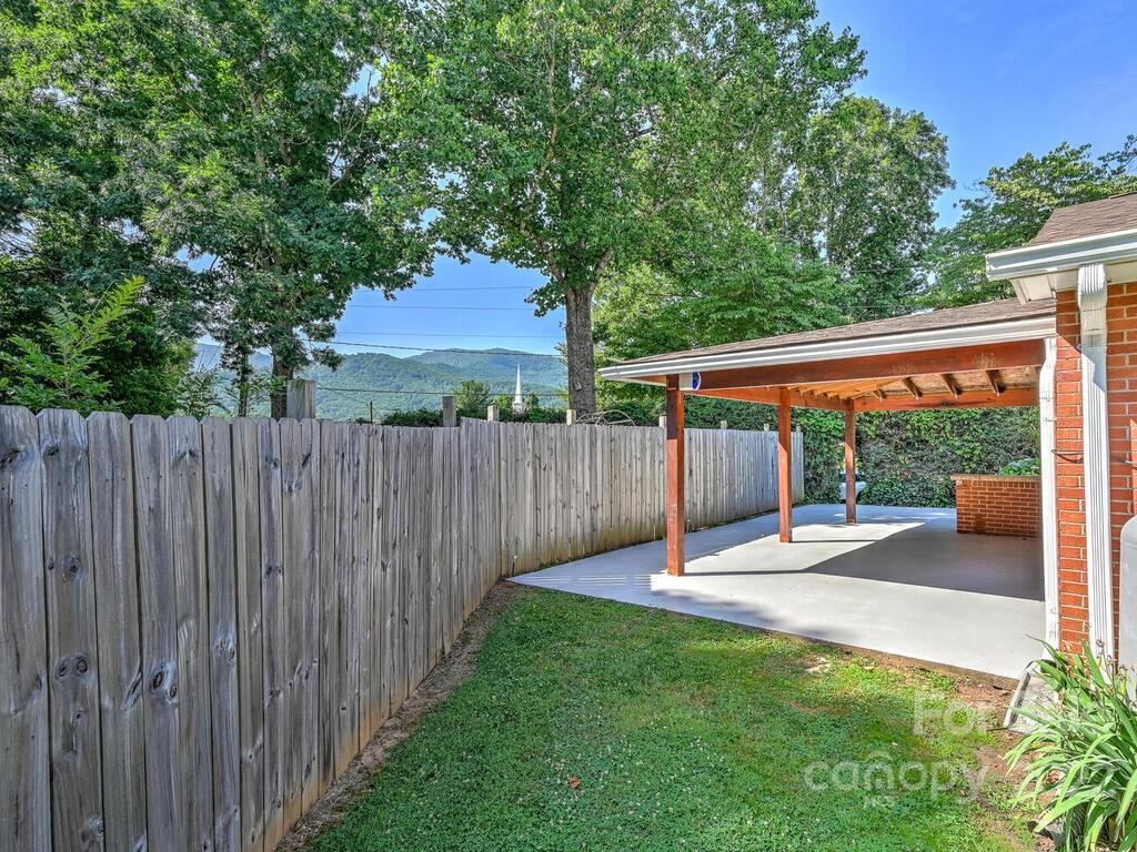 105 E Charleston Avenue Swannanoa NC 28778