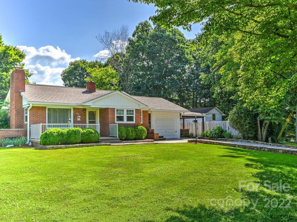 105 E Charleston Avenue Swannanoa NC 28778