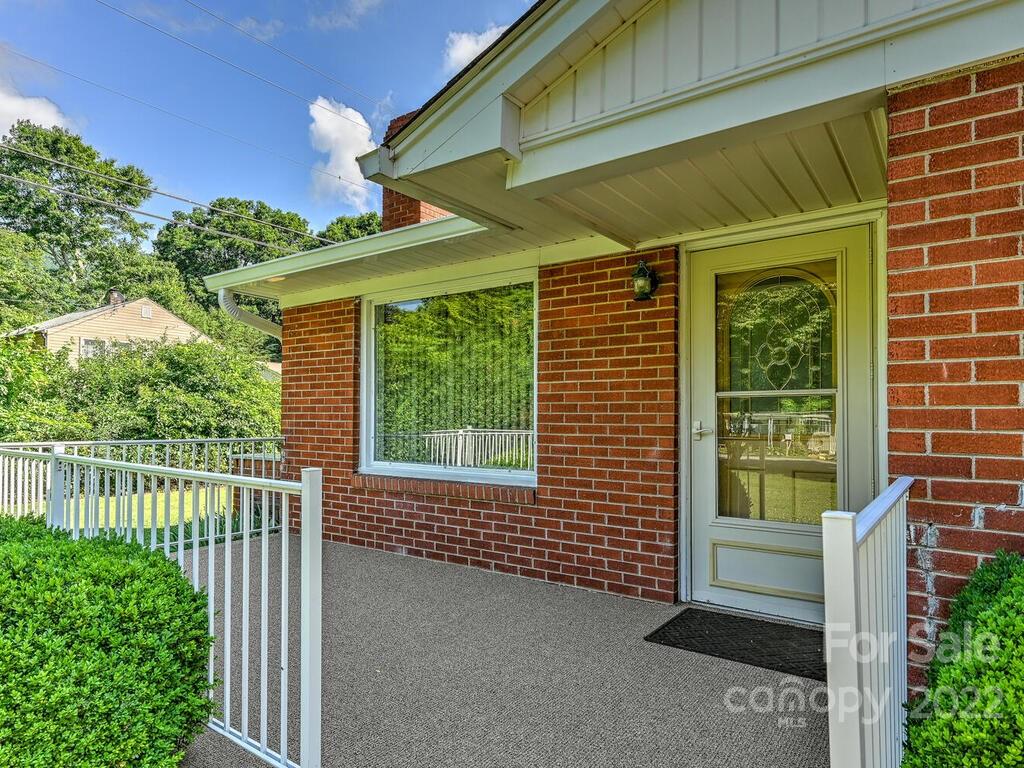 105 E Charleston Avenue Swannanoa NC 28778