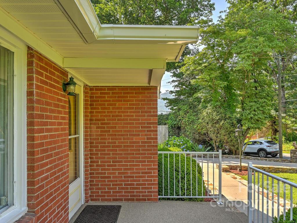 105 E Charleston Avenue Swannanoa NC 28778