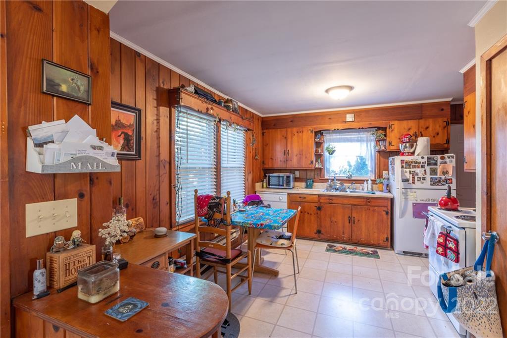 10 Peach Street Asheville NC 28806