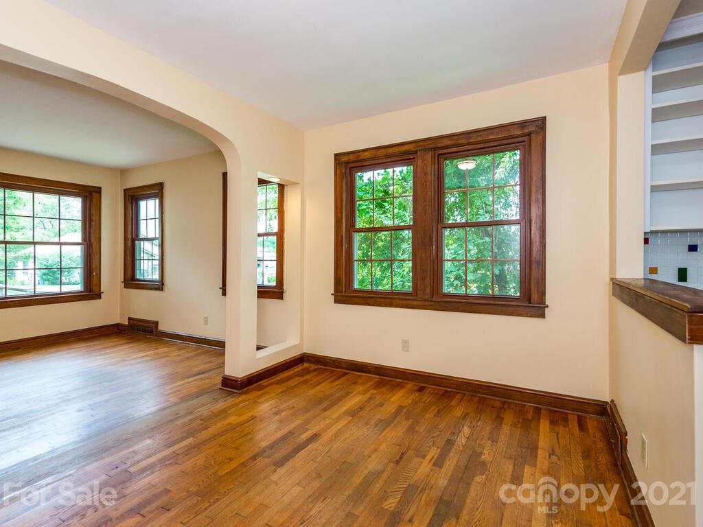 15 Pine Grove Avenue Asheville NC 28801