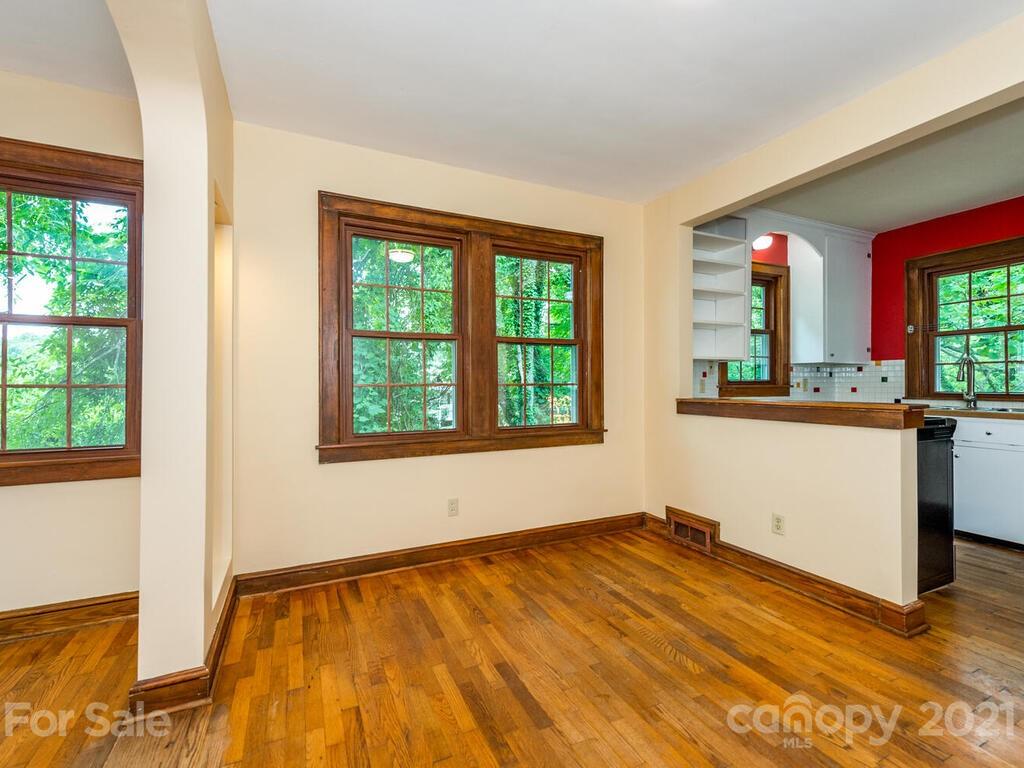 15 Pine Grove Avenue Asheville NC 28801