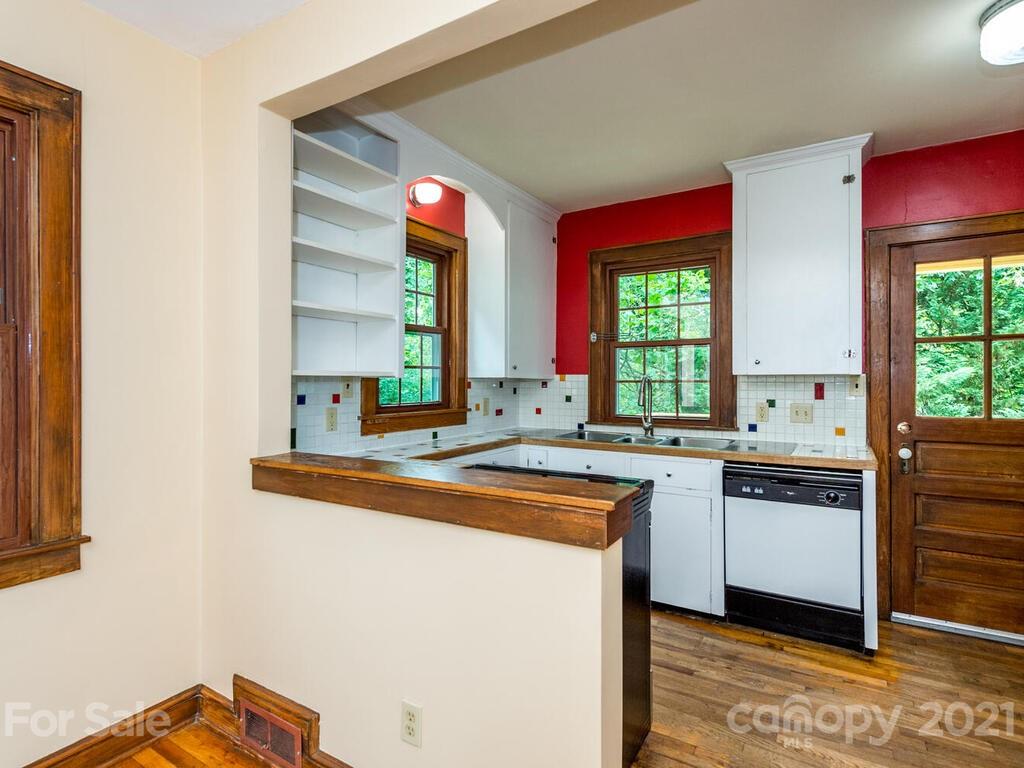 15 Pine Grove Avenue Asheville NC 28801