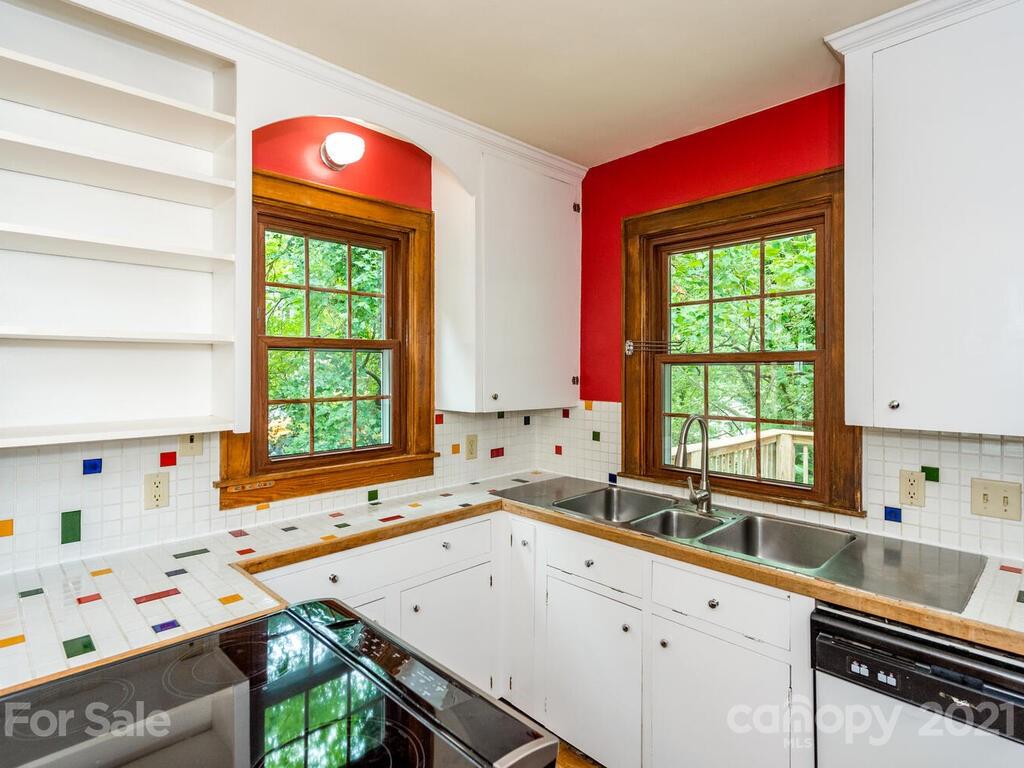 15 Pine Grove Avenue Asheville NC 28801