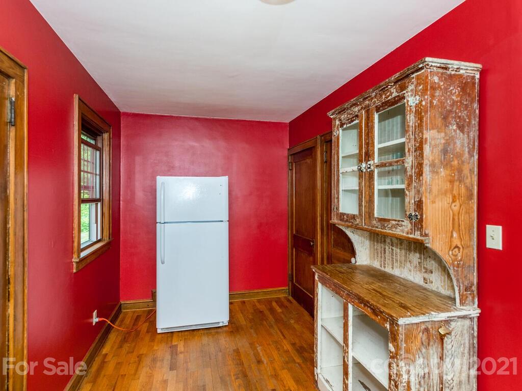 15 Pine Grove Avenue Asheville NC 28801