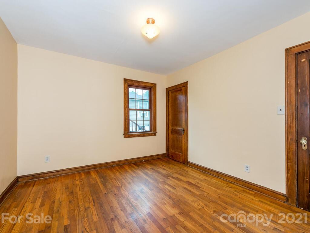 15 Pine Grove Avenue Asheville NC 28801