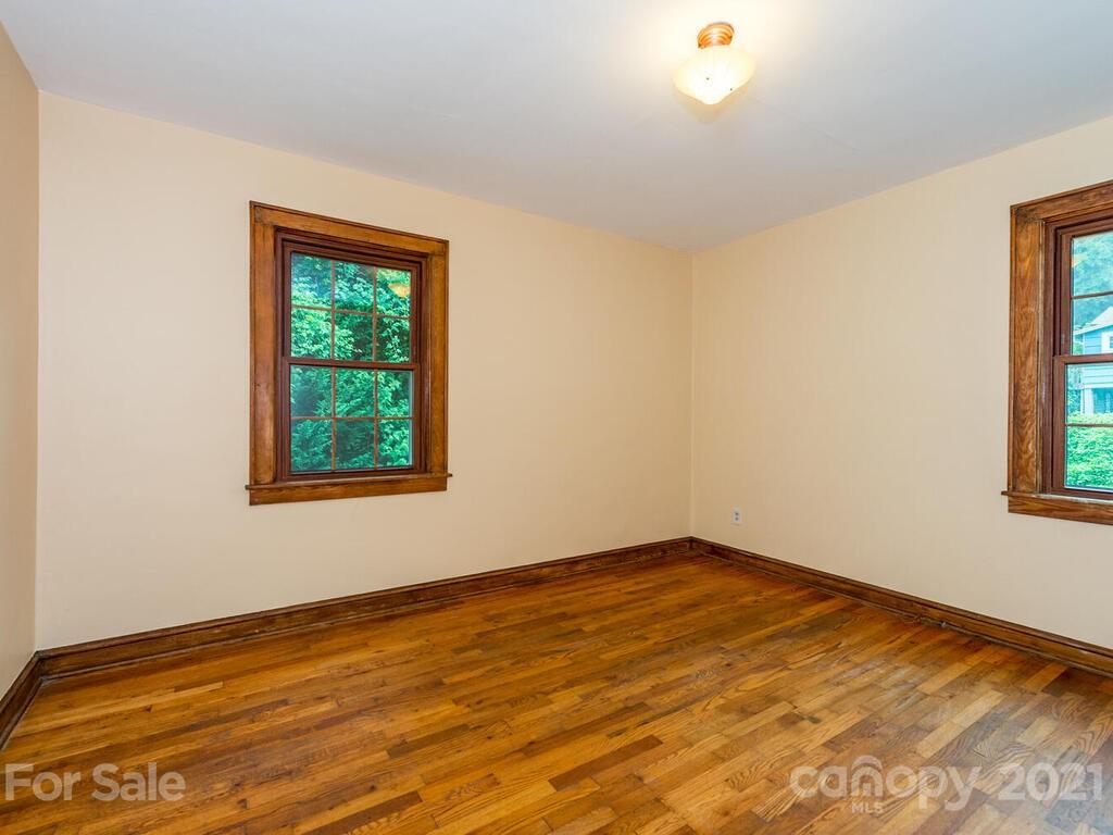 15 Pine Grove Avenue Asheville NC 28801
