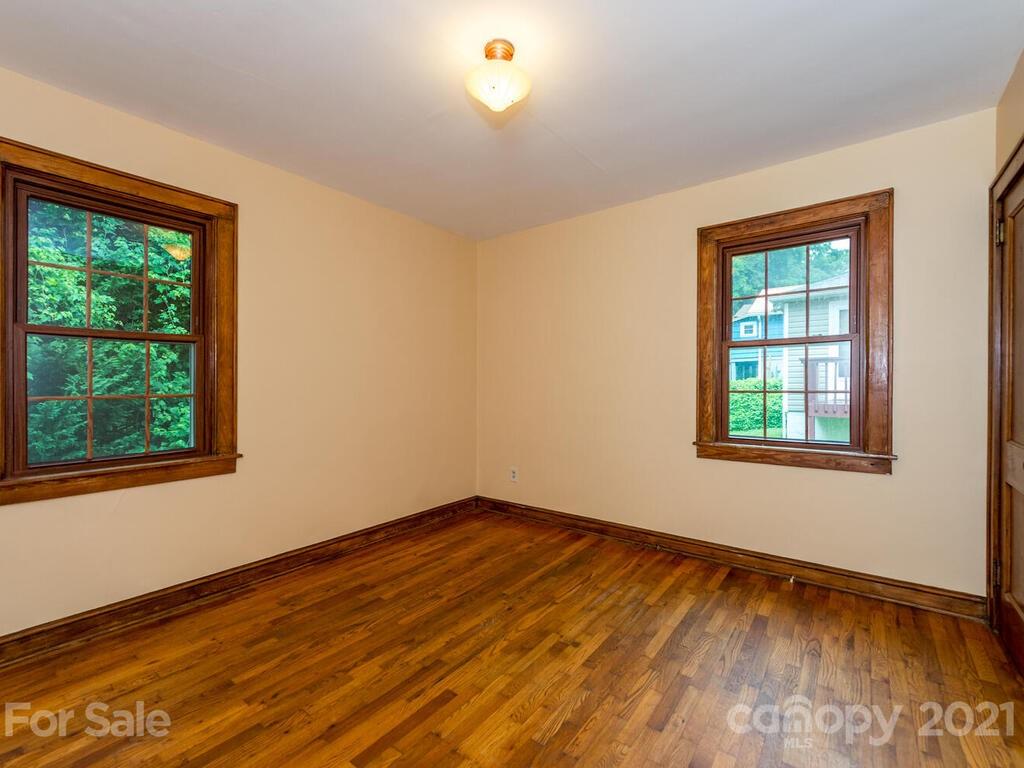 15 Pine Grove Avenue Asheville NC 28801