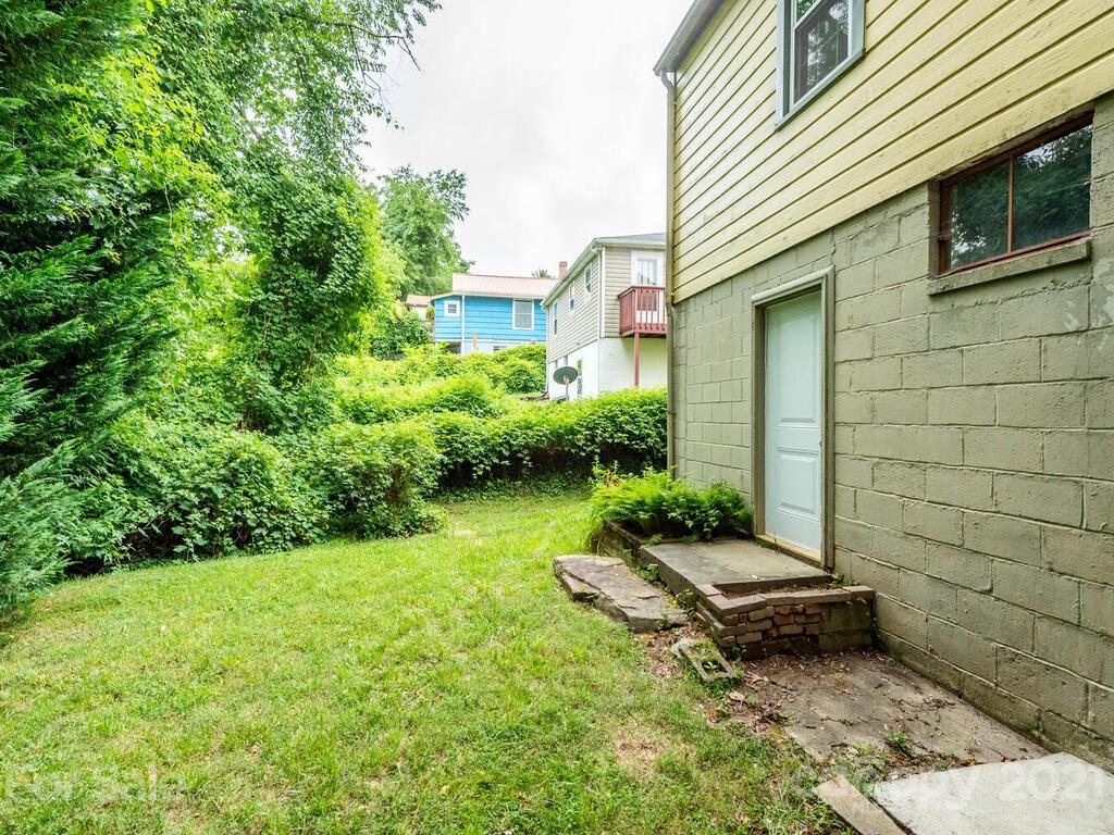 15 Pine Grove Avenue Asheville NC 28801