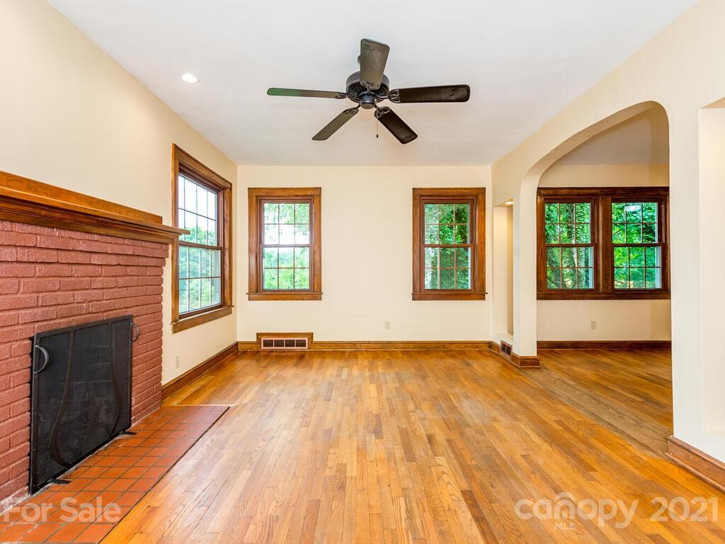 15 Pine Grove Avenue Asheville NC 28801