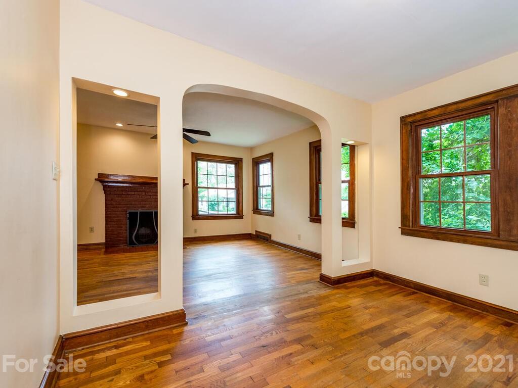 15 Pine Grove Avenue Asheville NC 28801
