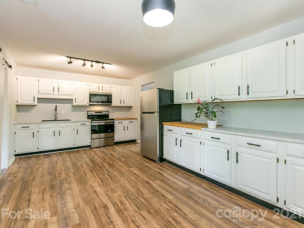 479 Riverview Drive Asheville NC 28806
