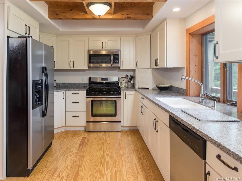 220 Pink Fox Cove Road Weaverville NC 28787
