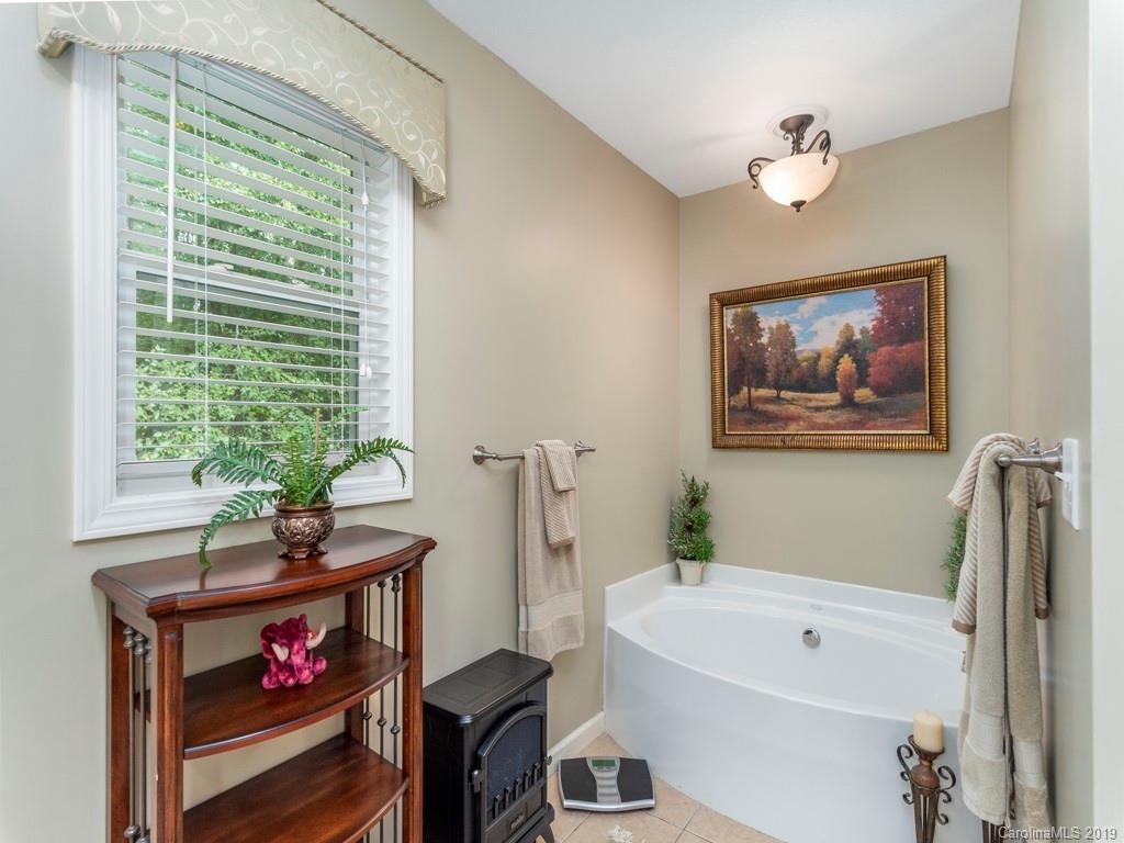 16 Stonewood Drive Weaverville NC 28787
