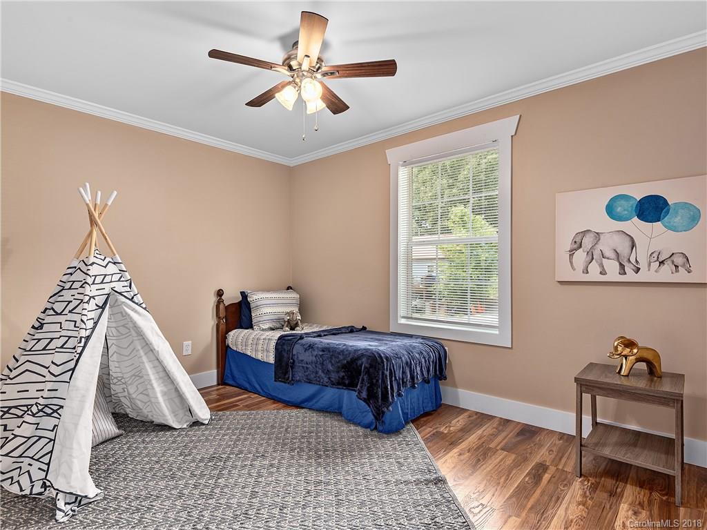 16 Clemson Court Asheville NC 28806