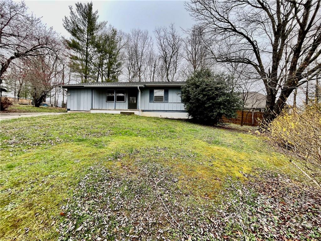 14 Fox Run Place Fairview NC 28730
