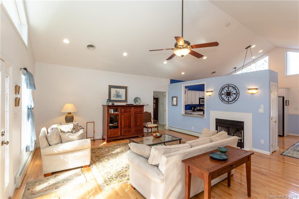 405 Periwinkle Drive Asheville NC 28804