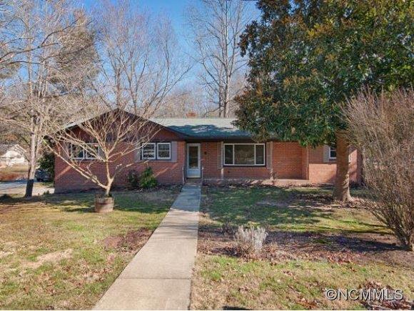 16 Oakbrook Road Fletcher NC 28732