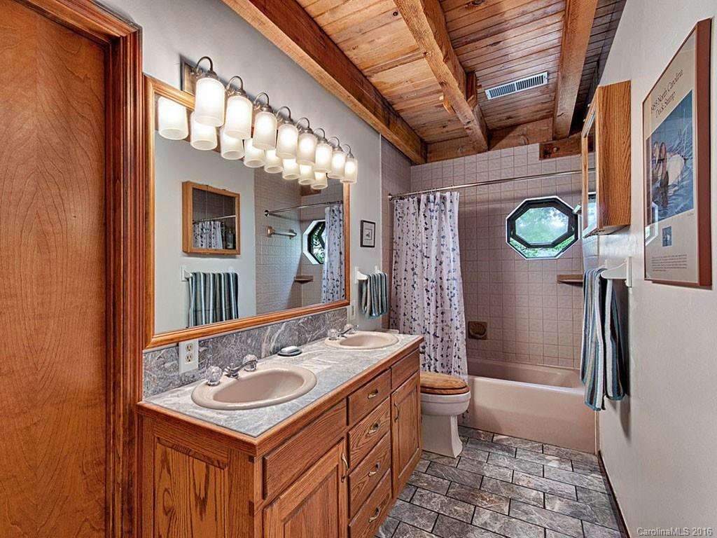 186 Merrills Chase Road Asheville NC 28803