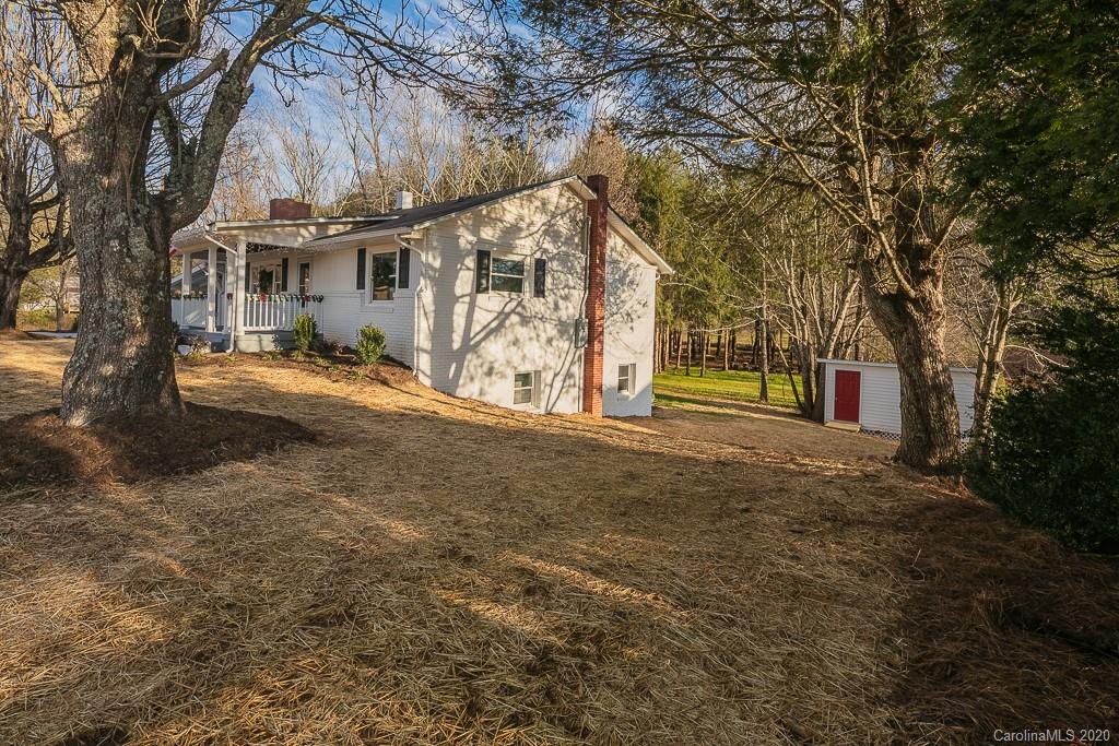 2767 Three Mile Highway Newland NC 28657