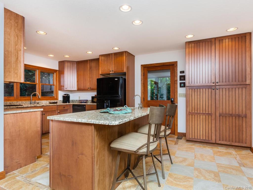 432 Reservoir Road Burnsville NC 28714