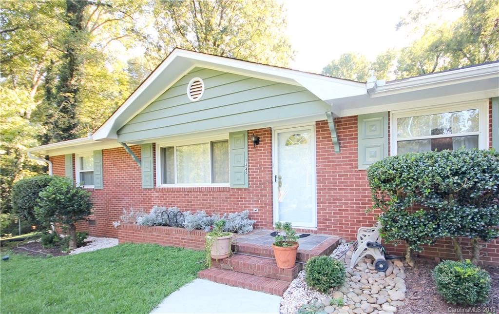 1328 Manchester Lane Charlotte NC 28227