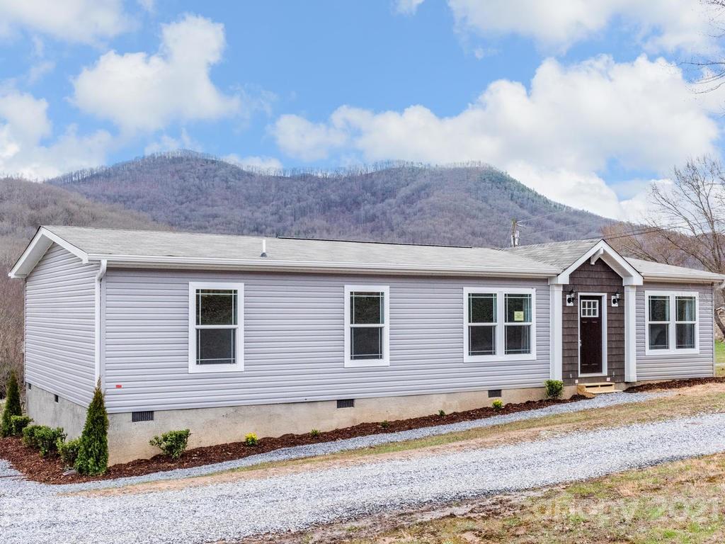 33 Mcintosh Lane Candler NC 28715