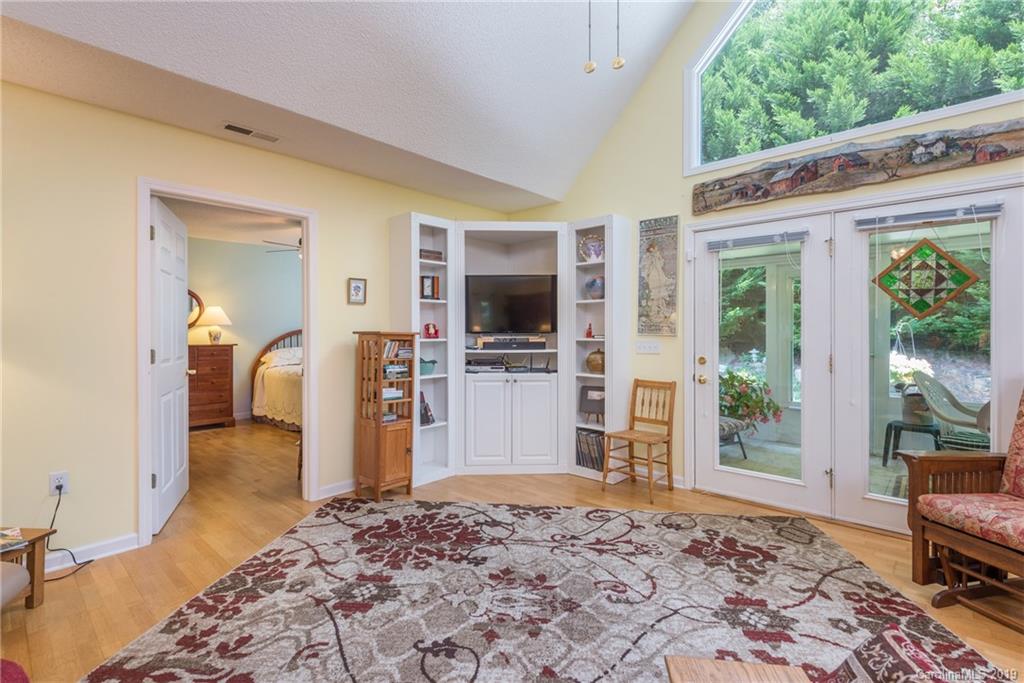 39 Honeycomb Circle Swannanoa NC 28778
