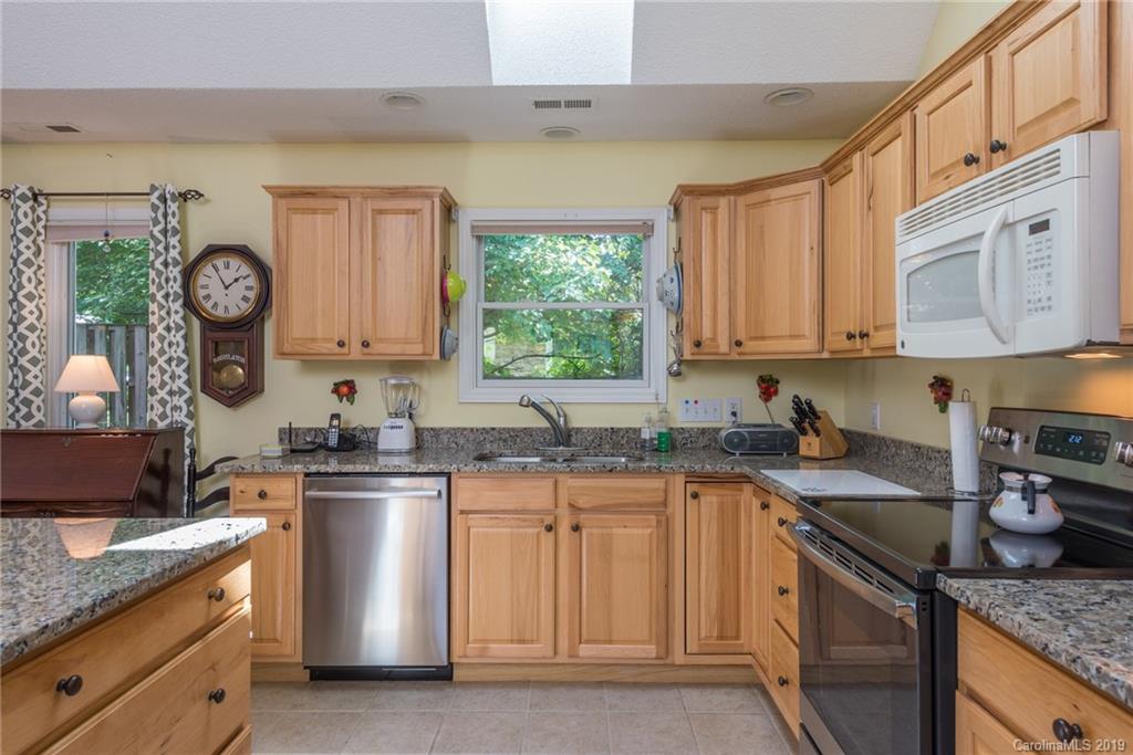 39 Honeycomb Circle Swannanoa NC 28778